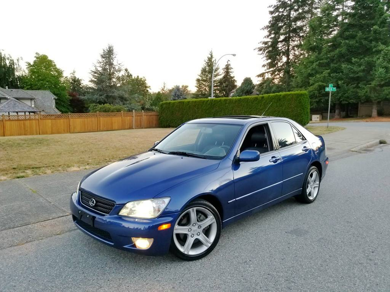 Illustration for article titled At CAN$10,500, Does This 2002 Lexus IS300 Bring Home the Canadian Bacon?